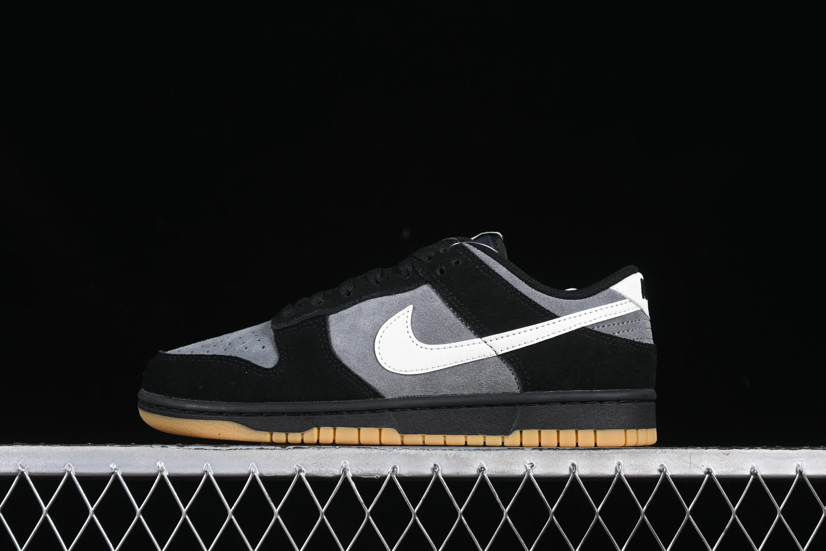 All categories Nk SB Dunk series Nk SB Dunk Low low-top sneakers Nk Dunk Low black and gray color low-top casual sneakers HQ1931-001